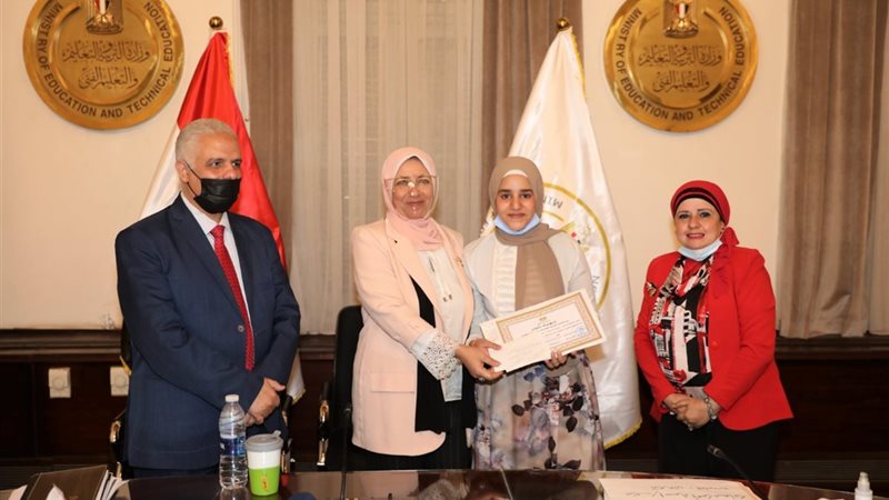 «التعليم» تكرّم الطلاب