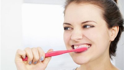 دور فرشاة الأسنان والمعجون في تحسين الخصوبة