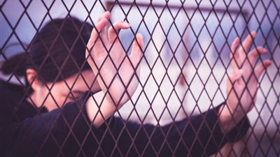 5 سنوات سجنًا لـ راعية أغنام ضربت سيدة بالعصا حتى الموت