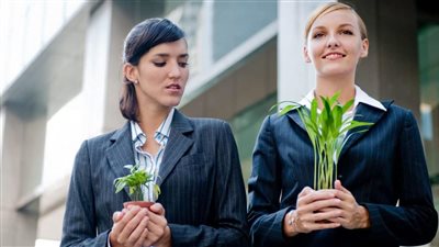 لماذا تحسد الناس بعضها؟.. الشيخ رمضان عبد المعز يُجيب