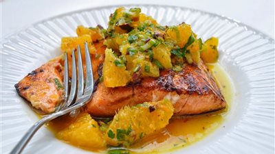 طريقة شوي السلمون وتجهيز سلاطاته في نصف ساعة 