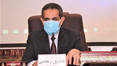 محافظ الغربية يتهم سيدة بإزعاجه برسائل واتس آب.. والمحامين تدافع عنها 