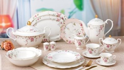 صراع الأجيال على طقم الصيني.. البنات: موضة قديمة.. والأمهات: 