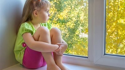 عُزلة وكثرة النوم.. 7 علامات تؤكد إصابة طفلك بـ الاكتئاب