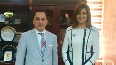 وزيرة الهجرة تهنئ عالمًا مصريًّا لترقيته مديرًا للبحوث الطبية بـ«فايزر»