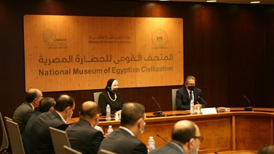 الصناعة والسياحة يبحثان مشاركة مصر بـ