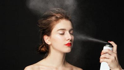 لـ«النساء».. طرق استخدام مثبت المكياج وأنواعه 
