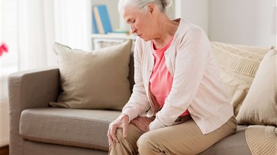 علاج خشونة الركبة عند النساء.. تعرفي على الأسباب وطرق الوقاية