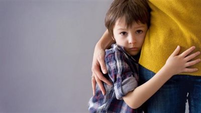 طبيبة تكشف علامات إصابة طفلك بالخوف المرضي.. فيديو