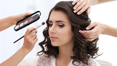 التخفيف من المكياج أولها.. خطوات العناية بالبشرة في فصل الصيف