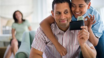 ما حُكم إعطاء ابن أختي من أموال الزكاة؟.. رئيس لجنة الفتوى الأسبق يُجيب