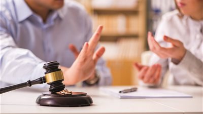 فريد يطلب إثبات نشوز زوجته: «ضربتني وكسرت إيد أبويا» 