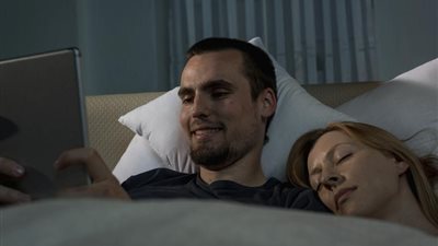 ما علاقة مشاهدة الأفلام الإباحية بظاهرة الاغتصاب الزوجي؟ داعية إسلامي يجيب