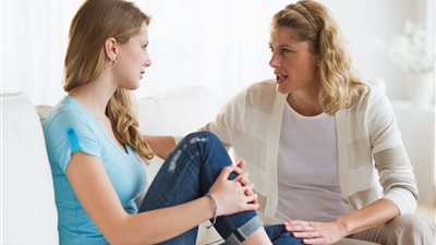7 أمور تحتاجها ابنتك المراهقة منكِ