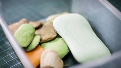 «شاور جيل» وطارد للحشرات.. فوائد عديدة لـ«بروة الصابون»