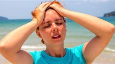 لتجنب الإصابة بـ«ضربة شمس».. طبيب: اشرب 3 لترات مياه والبس القطن