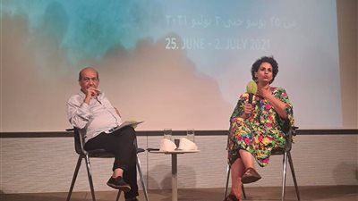 بطلة فيلم ع السلم تضطر لإرتداء الحجاب عند زيارة أهلها بسوهاج.. وناقد : قضية خطيرة