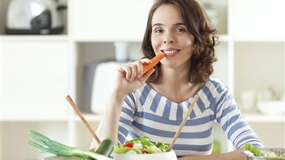 أهمها «الكركم».. 10 أطعمة يجب تناولها أثناء انقطاع الطمث