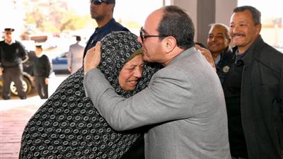  طالب عظيمات مصر بأن يكن في الصدارة.. 10 هدايا من الرئيس السيسي لـ نون النسوة..