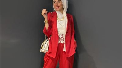 الأكثر رواجًا في صيف 2021| إطلالات متنوعة باللون الأحمر