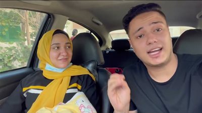 ابن «ماما سناء» يصور زوجته في غرفة الولادة.. وخبير: «هوس الأرباح هيجنن اليوتيوبرز»