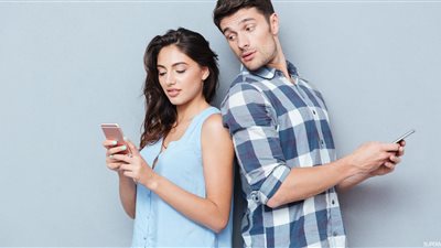 «الفيسبوك لعنة»| زوجات تعاني من خيانة أزواجها.. أخصائية: عدم الثقة هي السبب