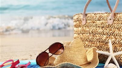 «كاش مايوه».. أبرز محتويات شنطة البحر على الشاطئ