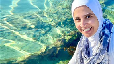 حنان ترك تروي تفاصيل ارتدائها الحجاب | فيديو