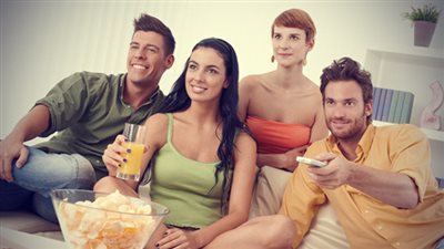 «أصدقاء جوزي مشاركنّي فيه».. خبيرة علاقات أسرية تقدم الحل