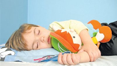 «نومًا هنيئًا للأطفال».. كابوس الصغار وحيرة الكبار لعرس هادئ