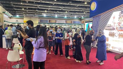 وزيرة الثقافة تكشف سبب زيادة أعداد زوار معرض للكتاب لـ140 ألف زائر يومياً 