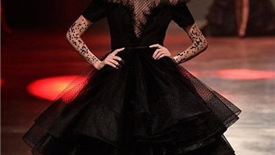 أحدث موديلات الفساتين السوداء الدانتيل لصيف 2021