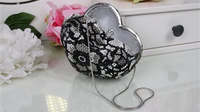 لإطلالة أنثوية.. أحدث موديلات شنط اليد للعروس في 2021