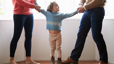 أبرزها «ديانة الحاضنة».. مبادئ قانونية لحماية حقوق الصغار