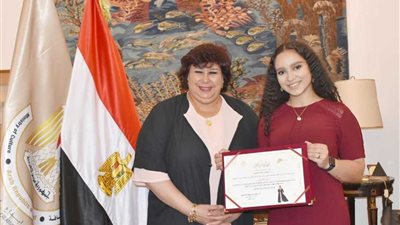 وزيرة الثقافة: مريم طاحون أصغر مغنية أوبرا مصرية في فيينا 