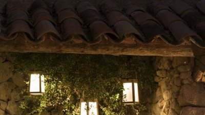 8 أفكار إضاءة عصرية للجلسات في الحديقة أو البلكونة بصيف 2021