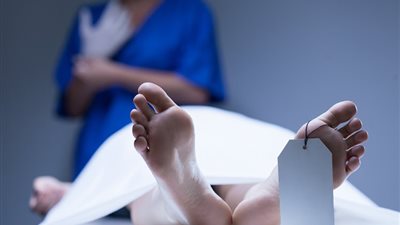 تعيش بمفردها.. العثور على جثة سيدة داخل شقة بالتجمع
