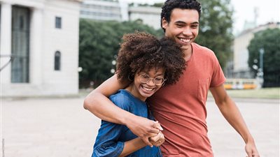 الهزار بين الزوجين.. «الإفتاء»: آداب وضوابط 