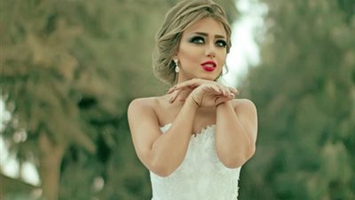 سارة سلامة في إطلالة جذابة أمام «أبو الهول».. صور