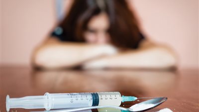 إذا كنتِ ضحية الإدمان.. تعرفي على أول خطوة للتعافي؟ 