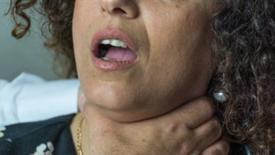 «كتم أنفاسها وجردها من ملابسها».. سائق يقتل زوجته بالعجوزة