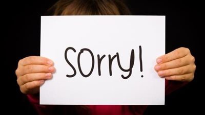 ازاي تقولي «آسفة»؟.. تعرفي على قواعد الإتيكيت وقت الاعتذار 