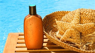 ما هي زيوت تسمير البشرة وكيف يمكنك استخدامها؟ 