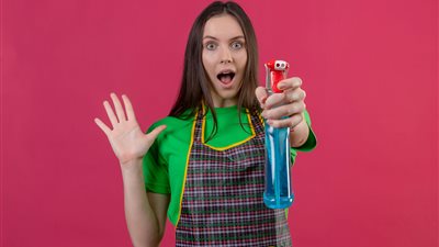 قبل العيد.. أسهل طريقة لتنظيف النوافذ الخشبية بدون مجهود