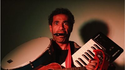 صدقي صخر يعزف على 6 آلات ويغني في كليب «بيض بالعجوة»