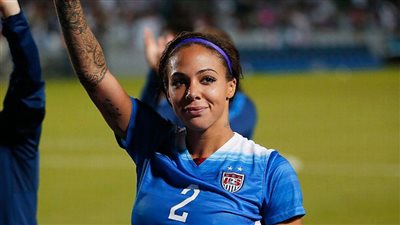 سيدني ليروكس.. موهبة سطرت اسمها بأحرف من ذهب 