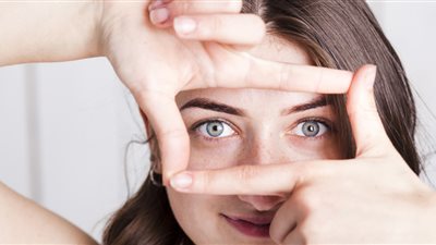 ارمشي بعيونك.. 5 علاجات منزلية لجفاف العين