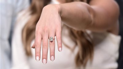 طرق اختيار الخاتم المناسب للخطوبة 