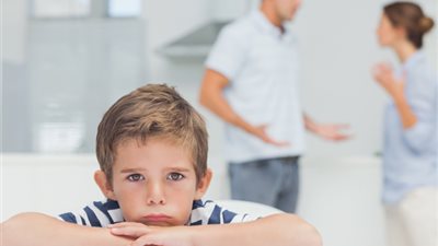 «نعمة كبيرة».. روشتة ذهبية للتعامل الصحيح مع الطفل الحساس