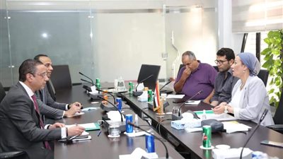 ياسمين فؤاد تبحث مع محافظ الفيوم فرص الاستثمار البيئي وإدارة المخلفات والمحميات الطبيعية